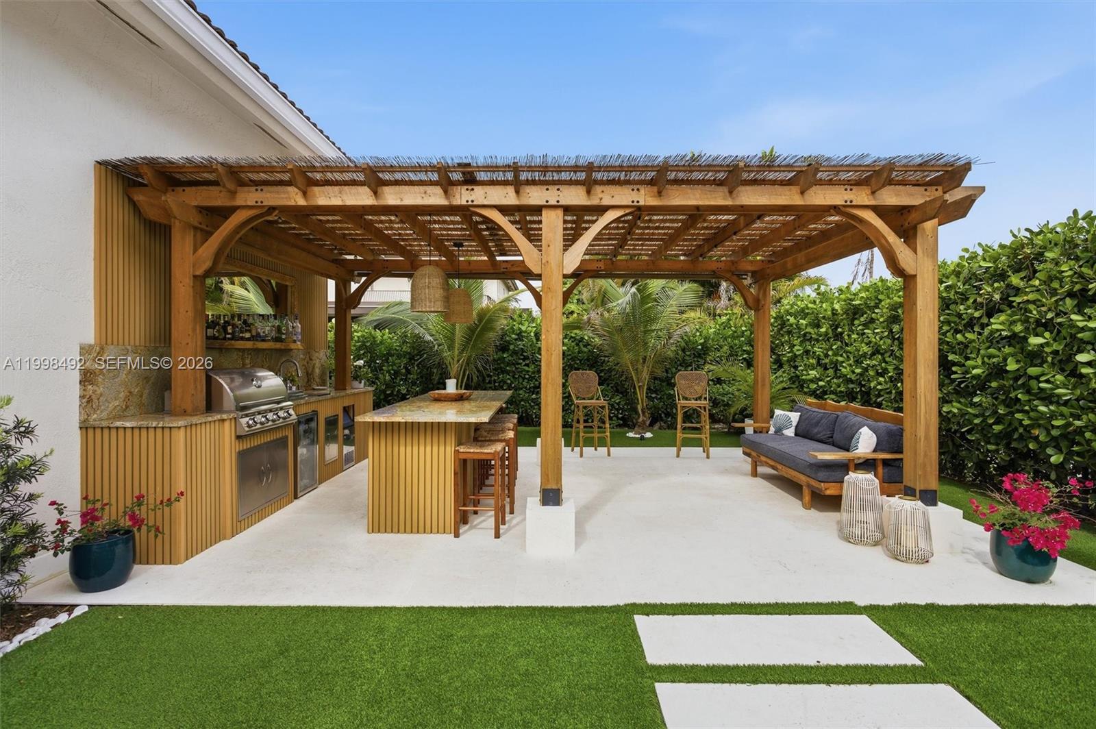 PINEWOOD GROVE - Residential