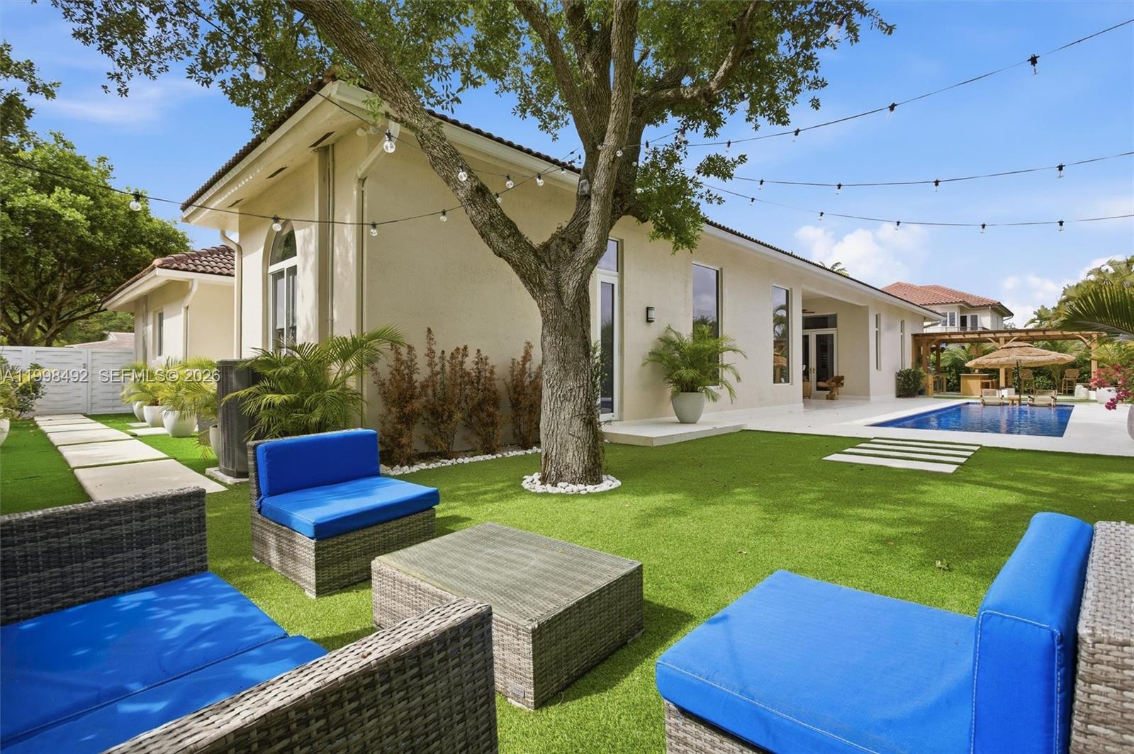 PINEWOOD GROVE - Residential