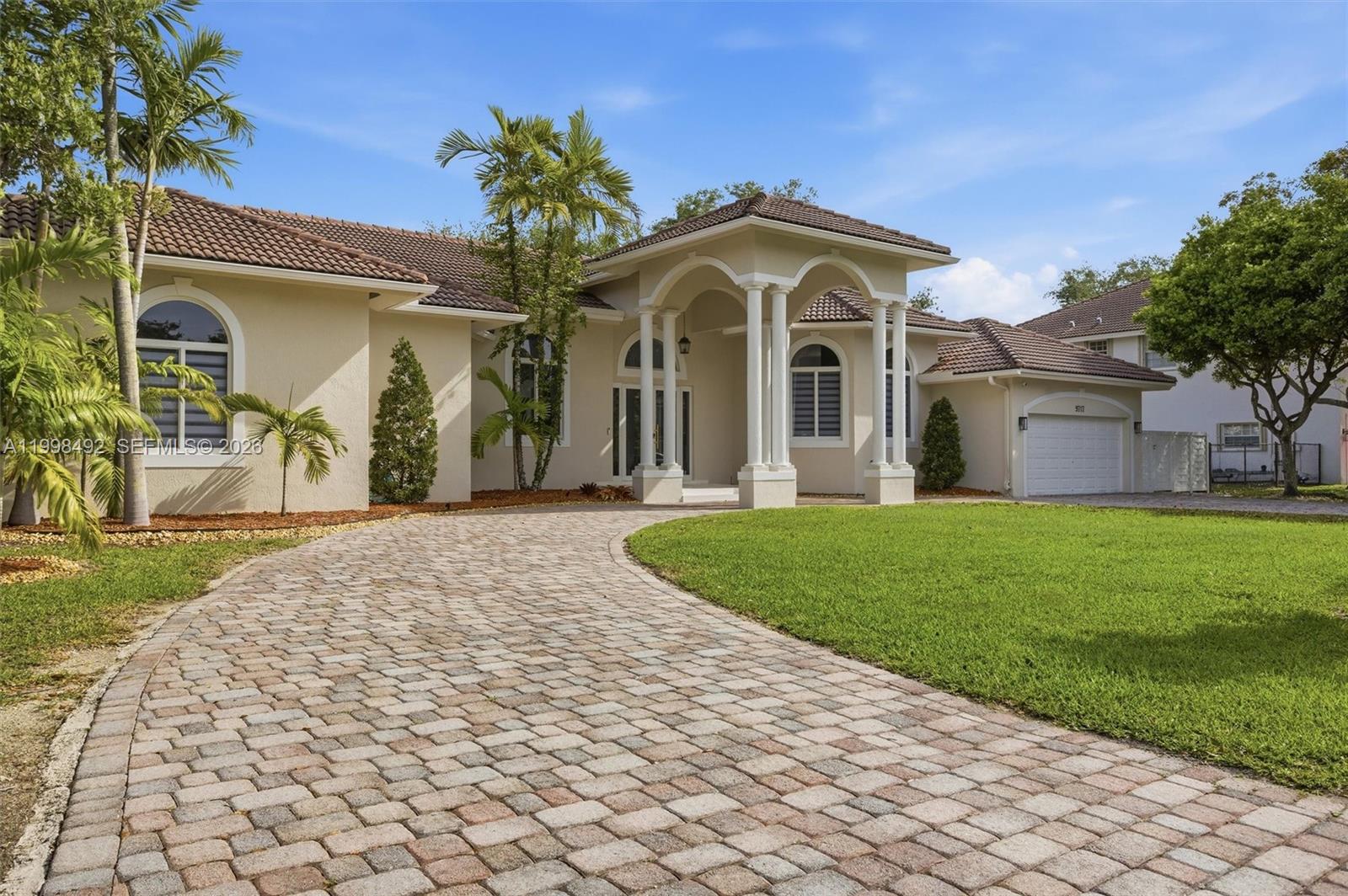 PINEWOOD GROVE - Residential