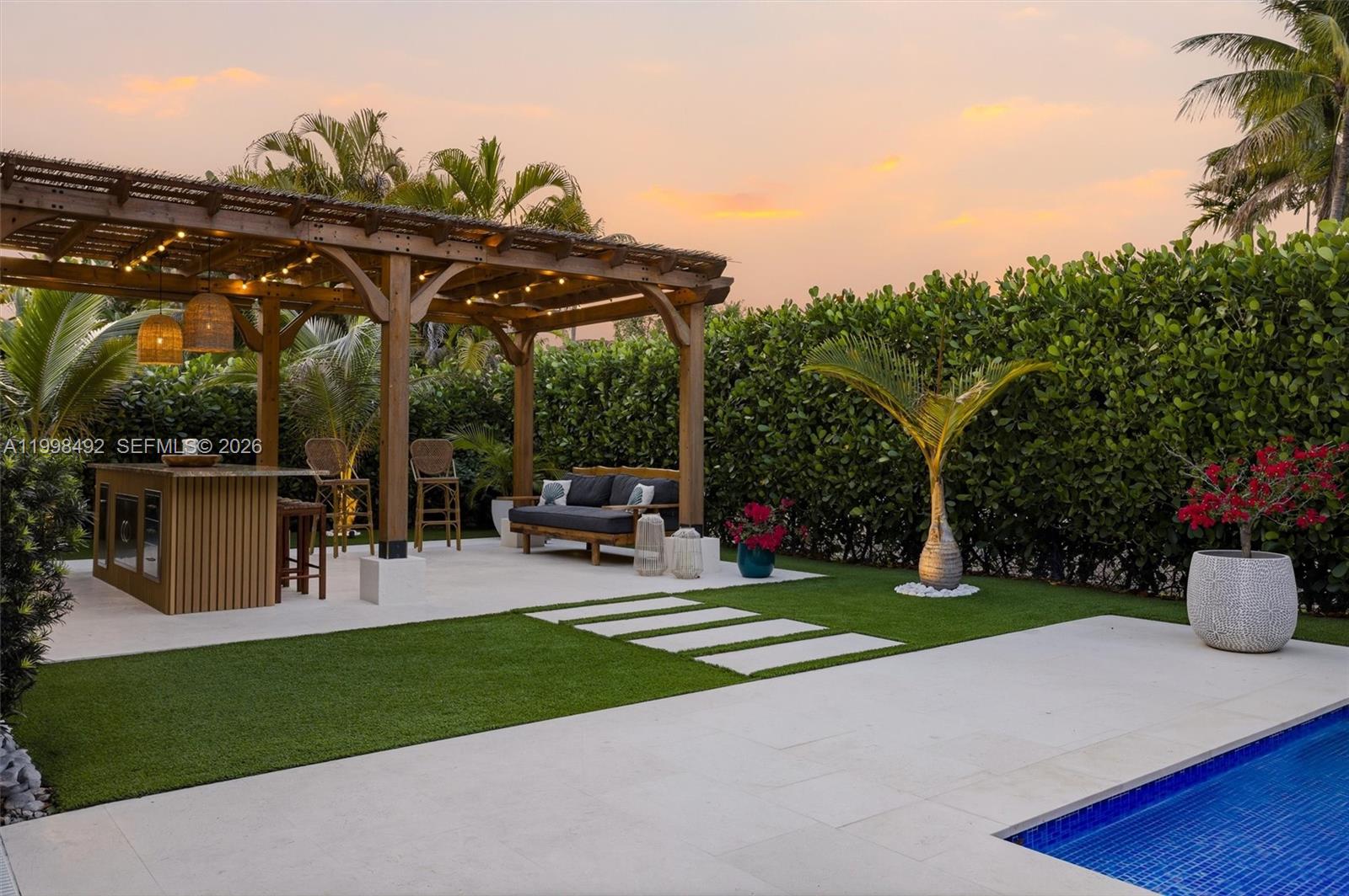 PINEWOOD GROVE - Residential