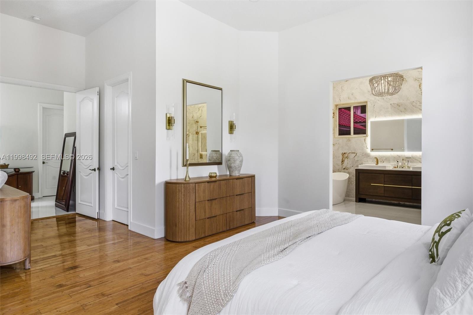 PINEWOOD GROVE - Residential