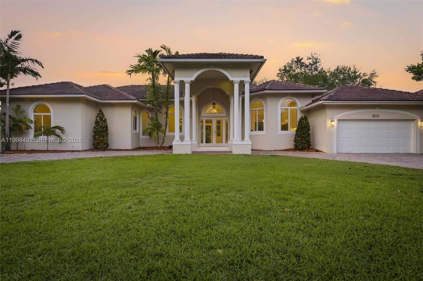 PINEWOOD GROVE - Residential