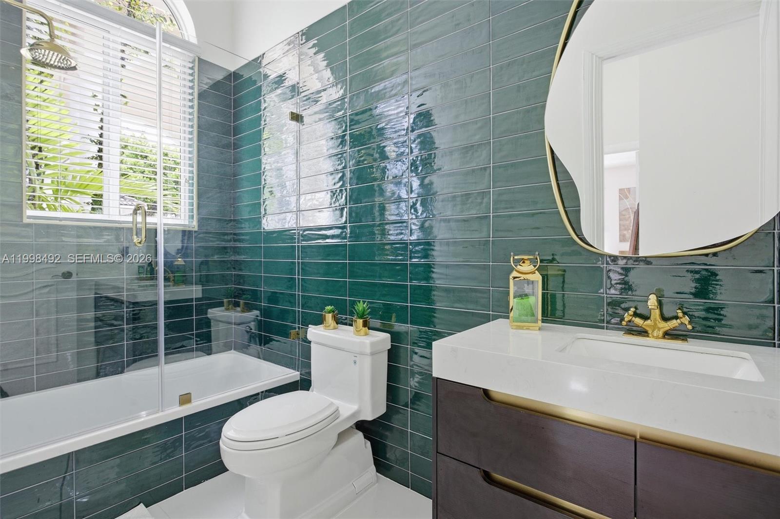 PINEWOOD GROVE - Residential