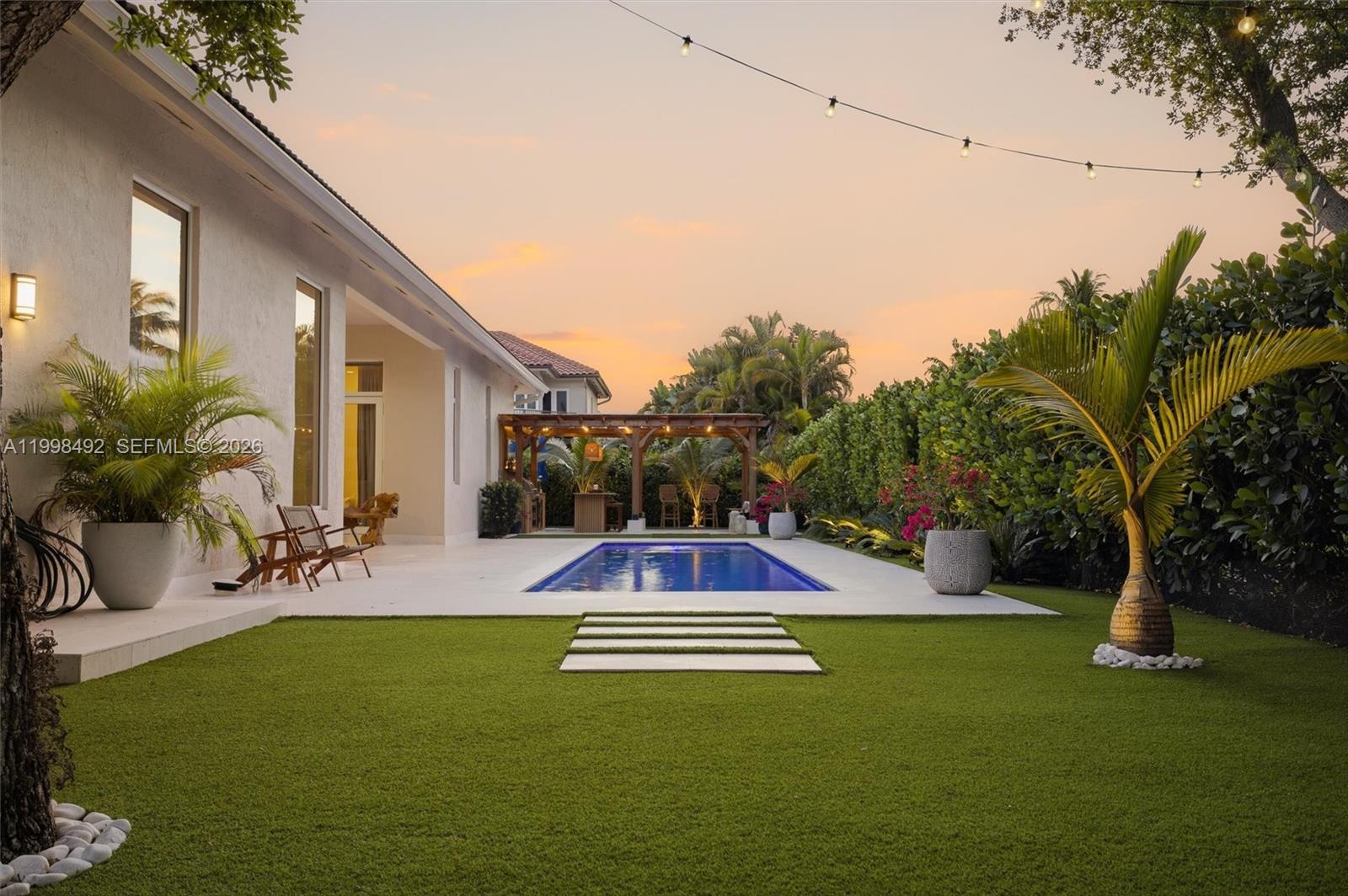 PINEWOOD GROVE - Residential