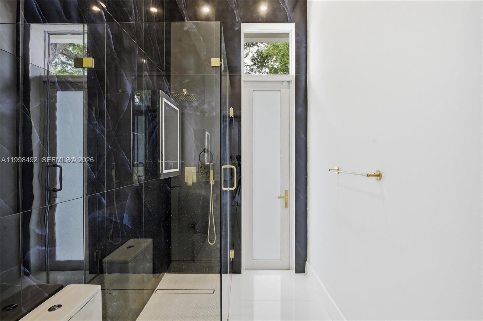 PINEWOOD GROVE - Residential