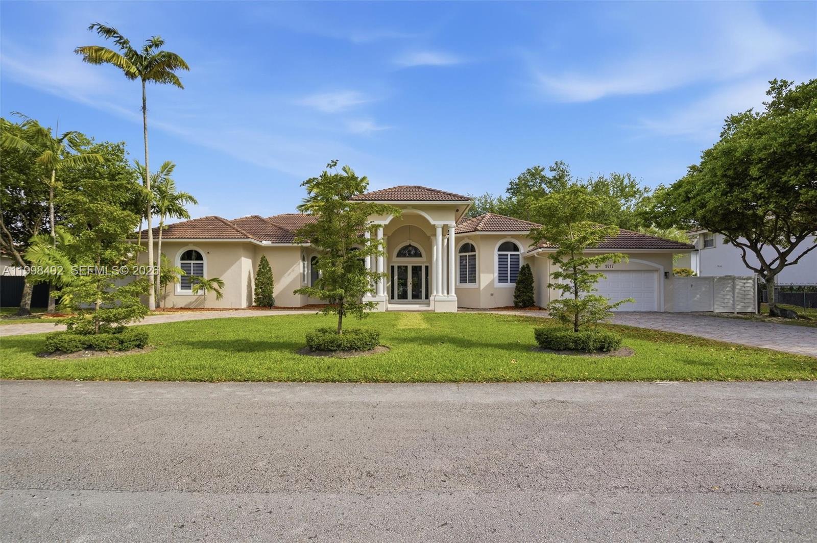 PINEWOOD GROVE - Residential