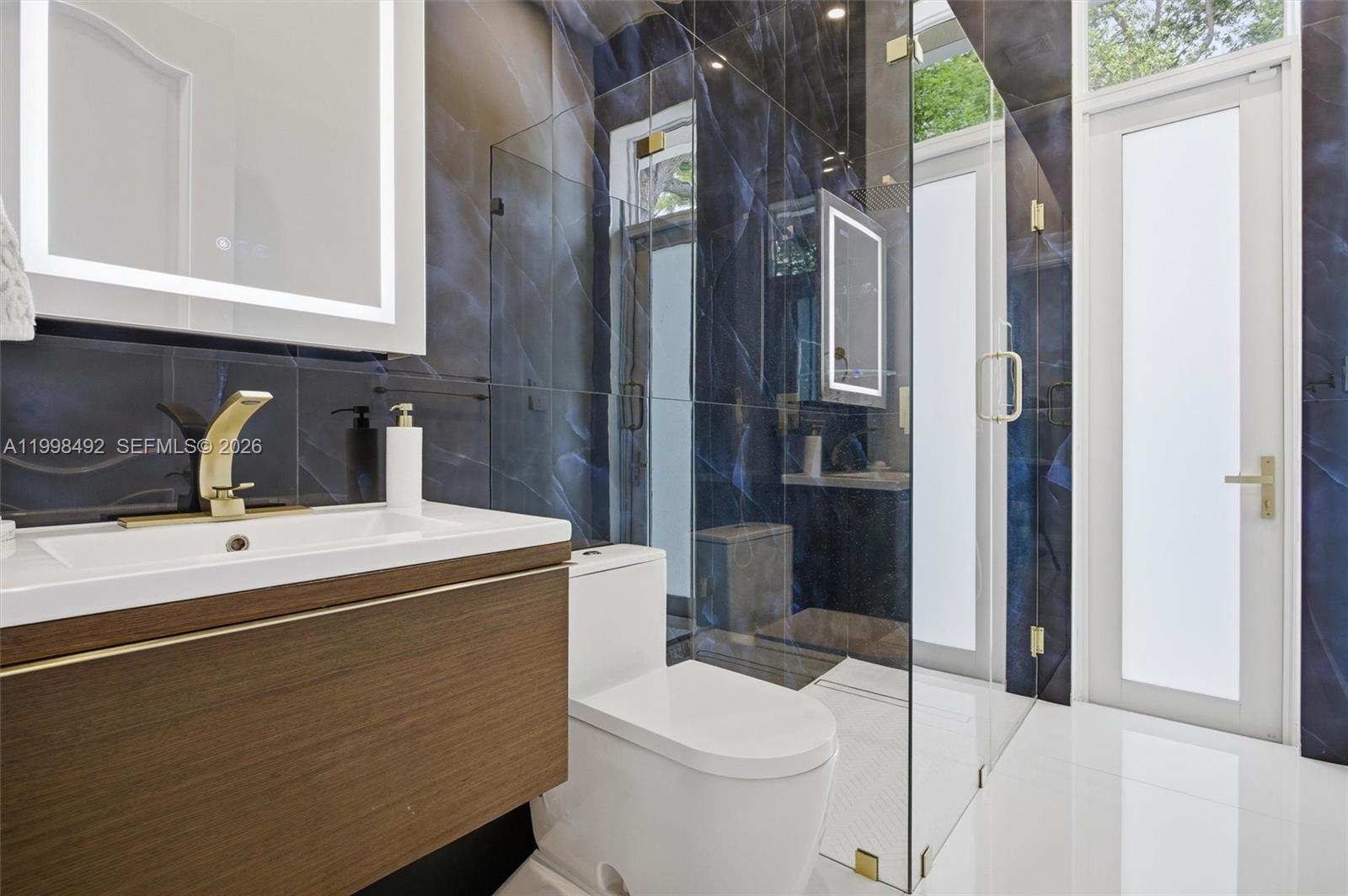 PINEWOOD GROVE - Residential