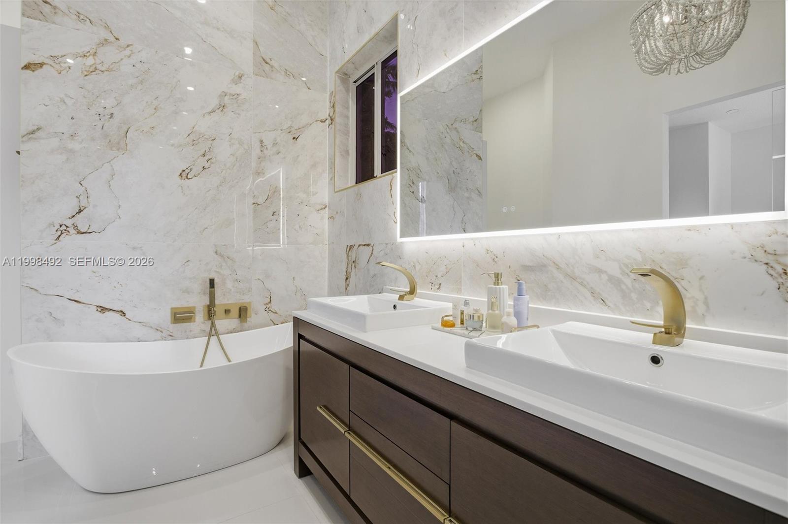 PINEWOOD GROVE - Residential