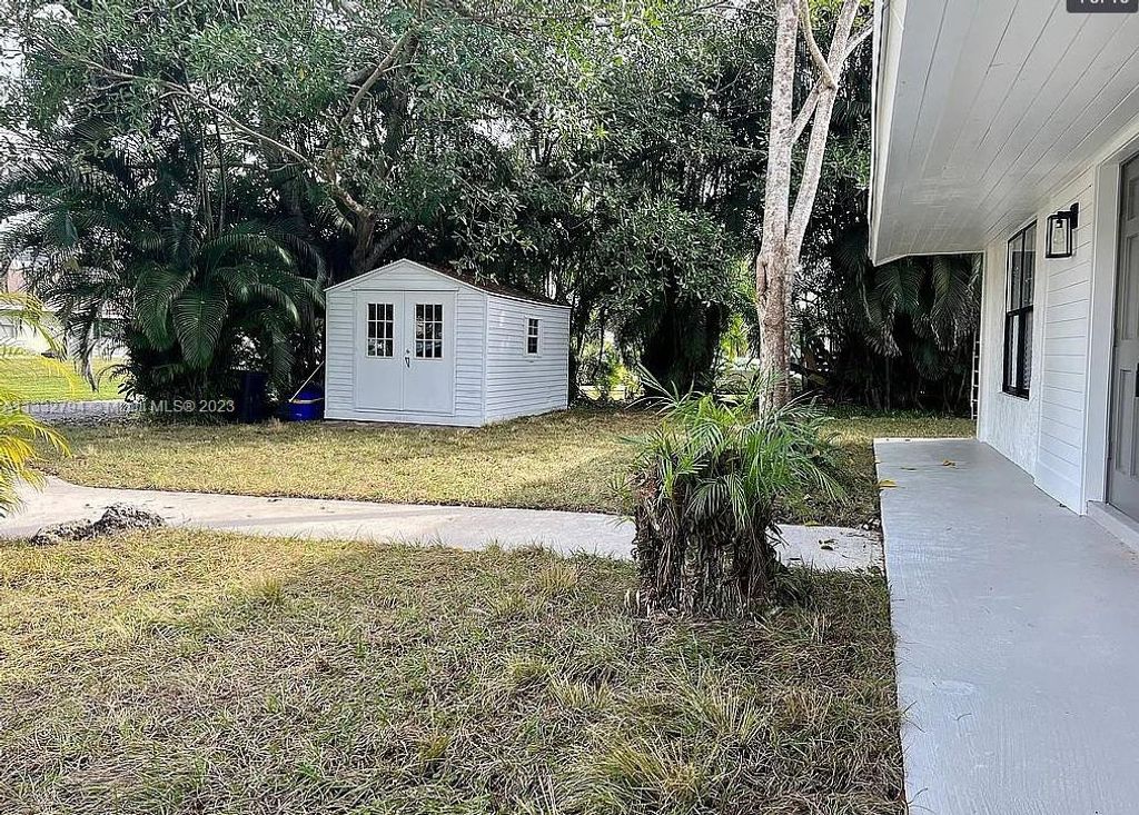 Photo of 9220 Bouquet Rd, Lake Worth, FL 33467 (MLS # A11332794)