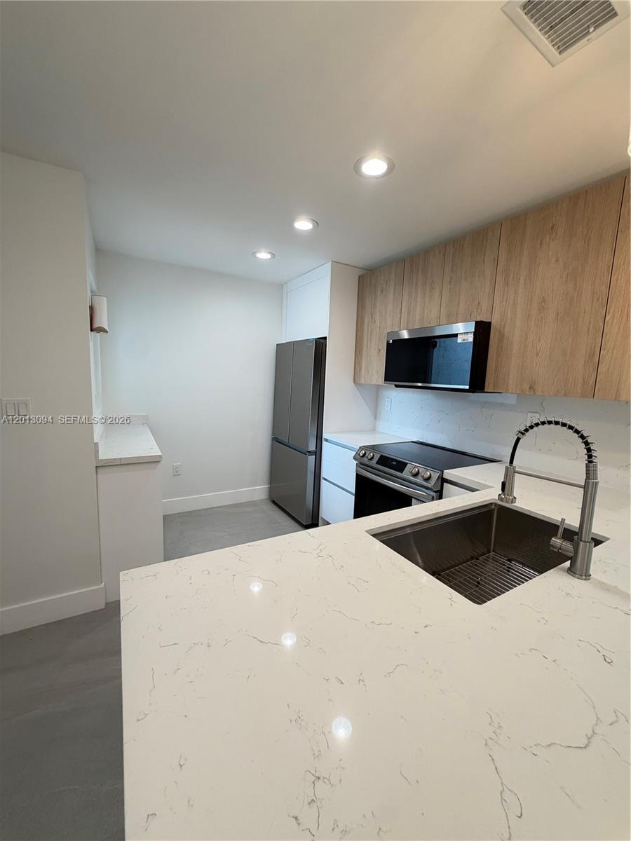 VILLA DORAL CONDO NO 5 - Residential Lease