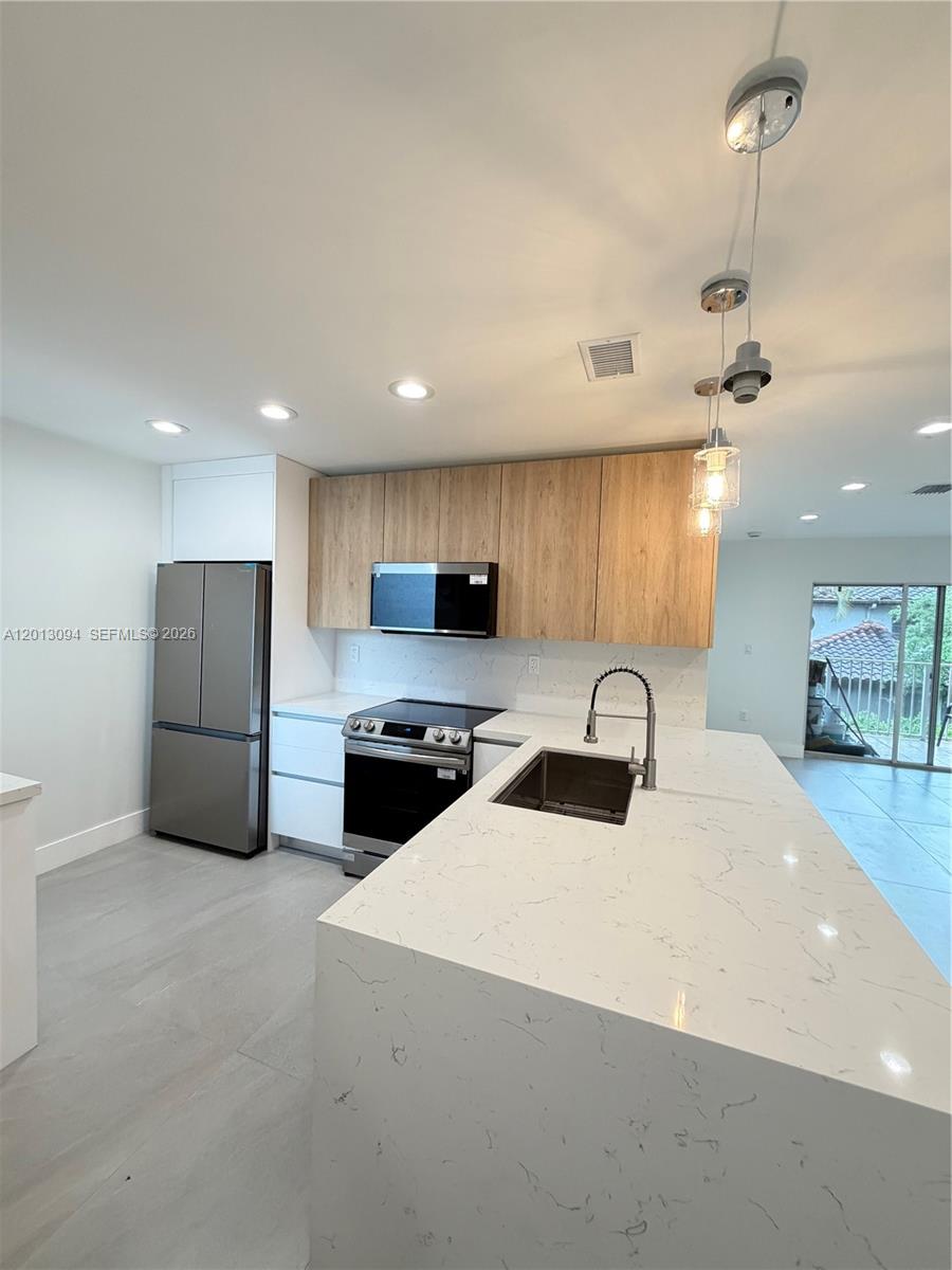 VILLA DORAL CONDO NO 5 - Residential Lease