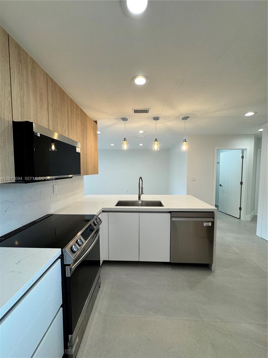 VILLA DORAL CONDO NO 5 - Residential Lease