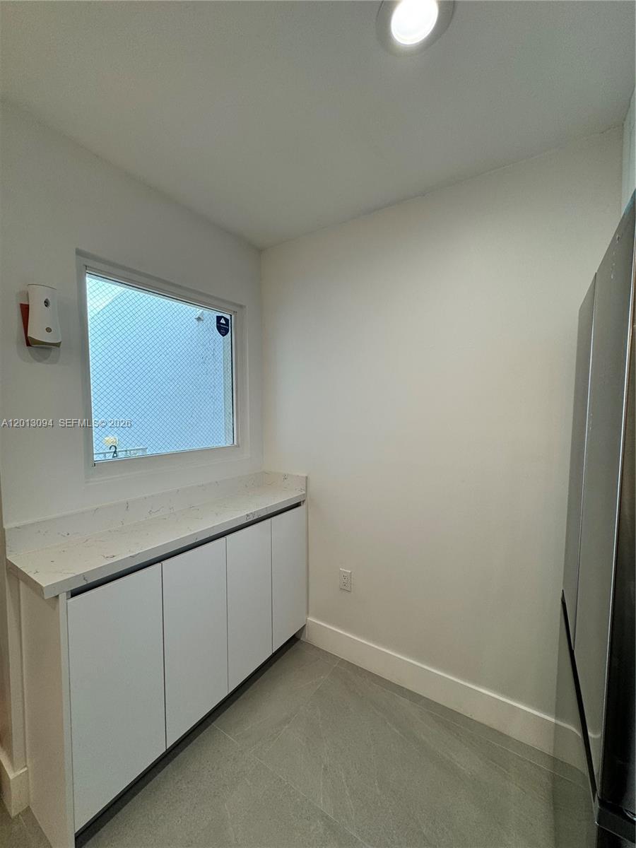 VILLA DORAL CONDO NO 5 - Residential Lease