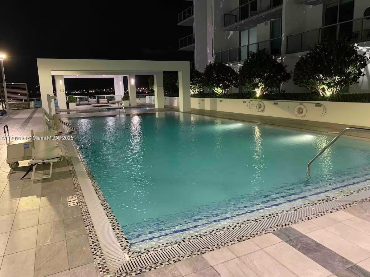 QUADRO CONDO - Residential