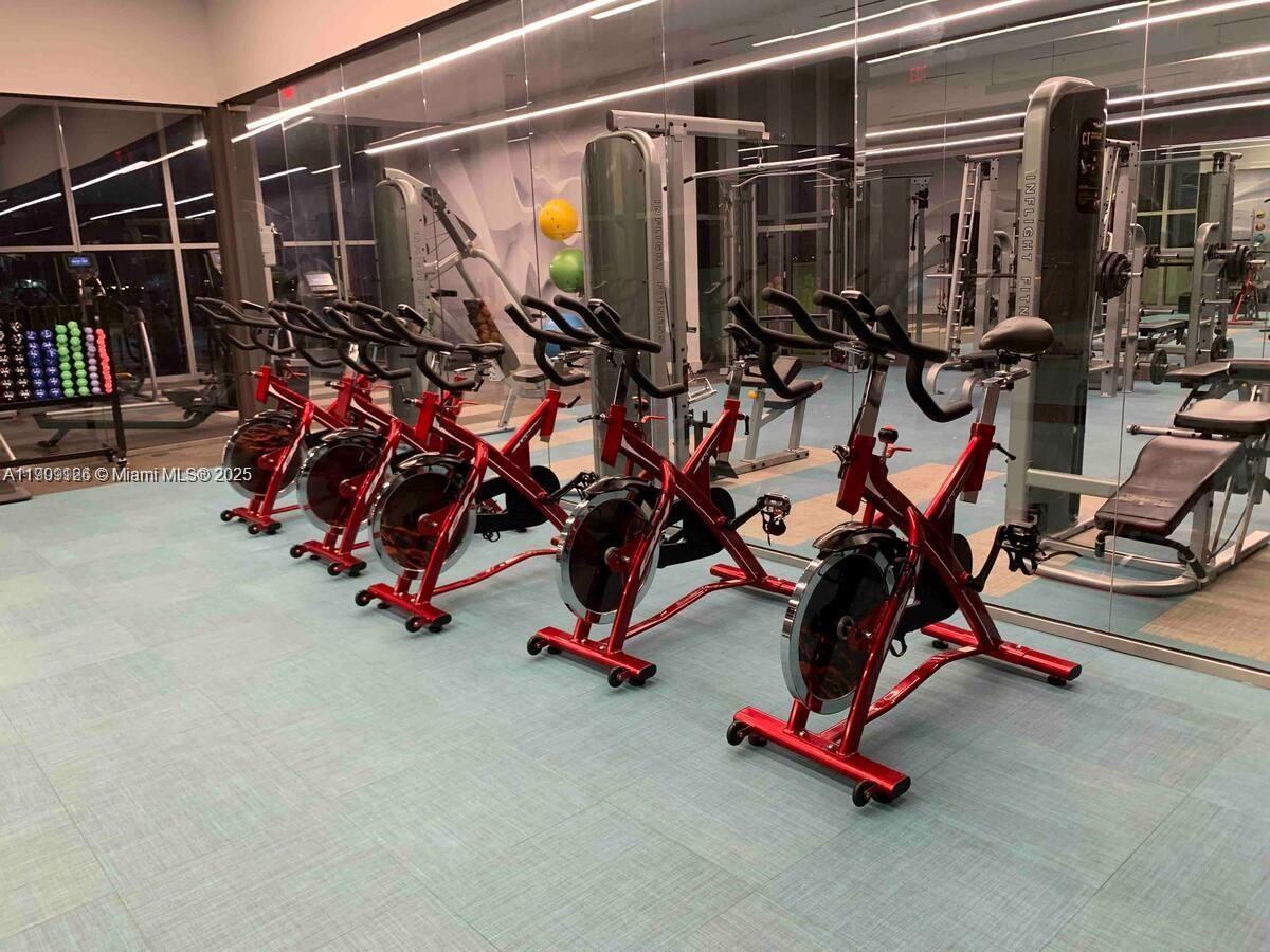 QUADRO CONDO - Residential