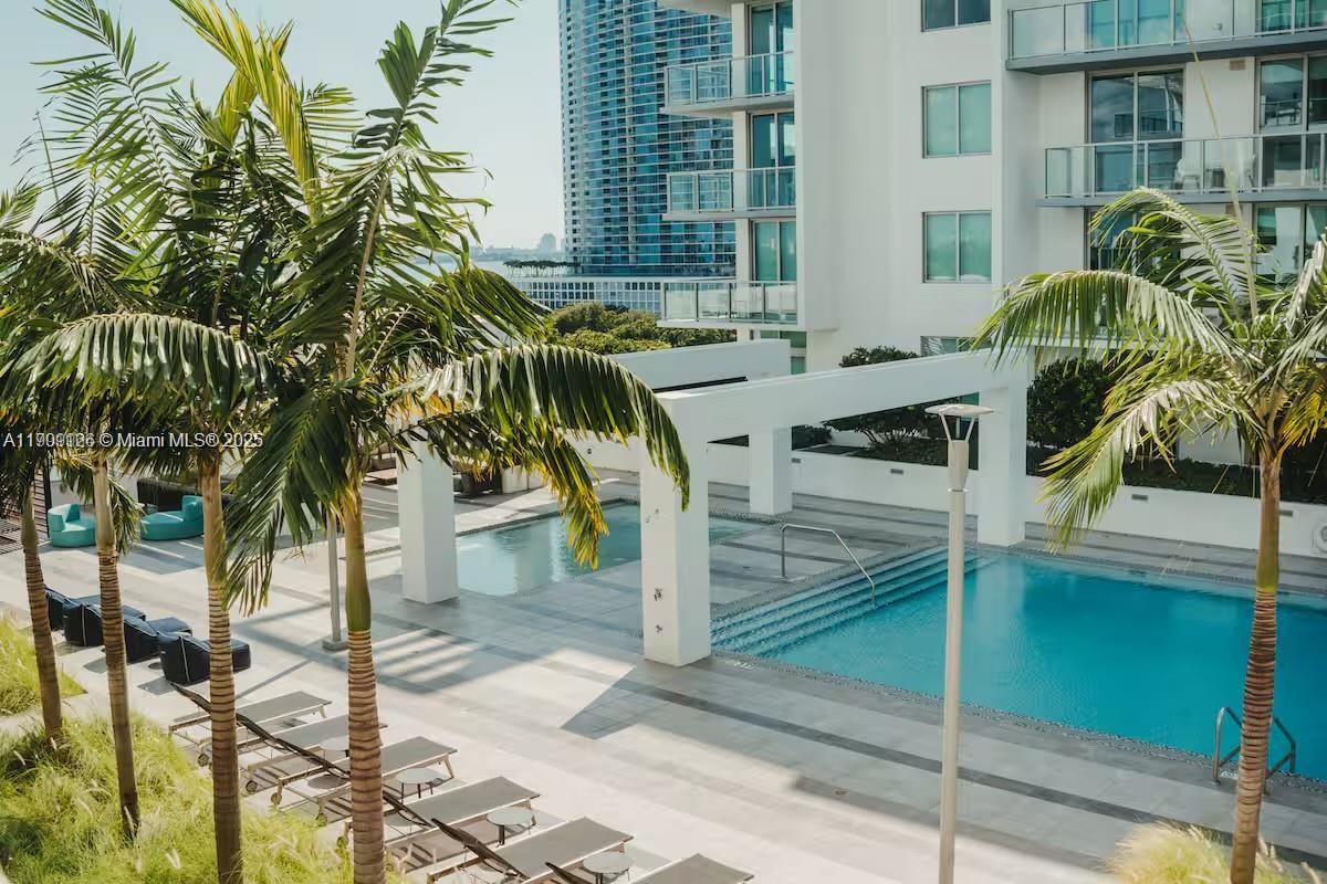 QUADRO CONDO - Residential