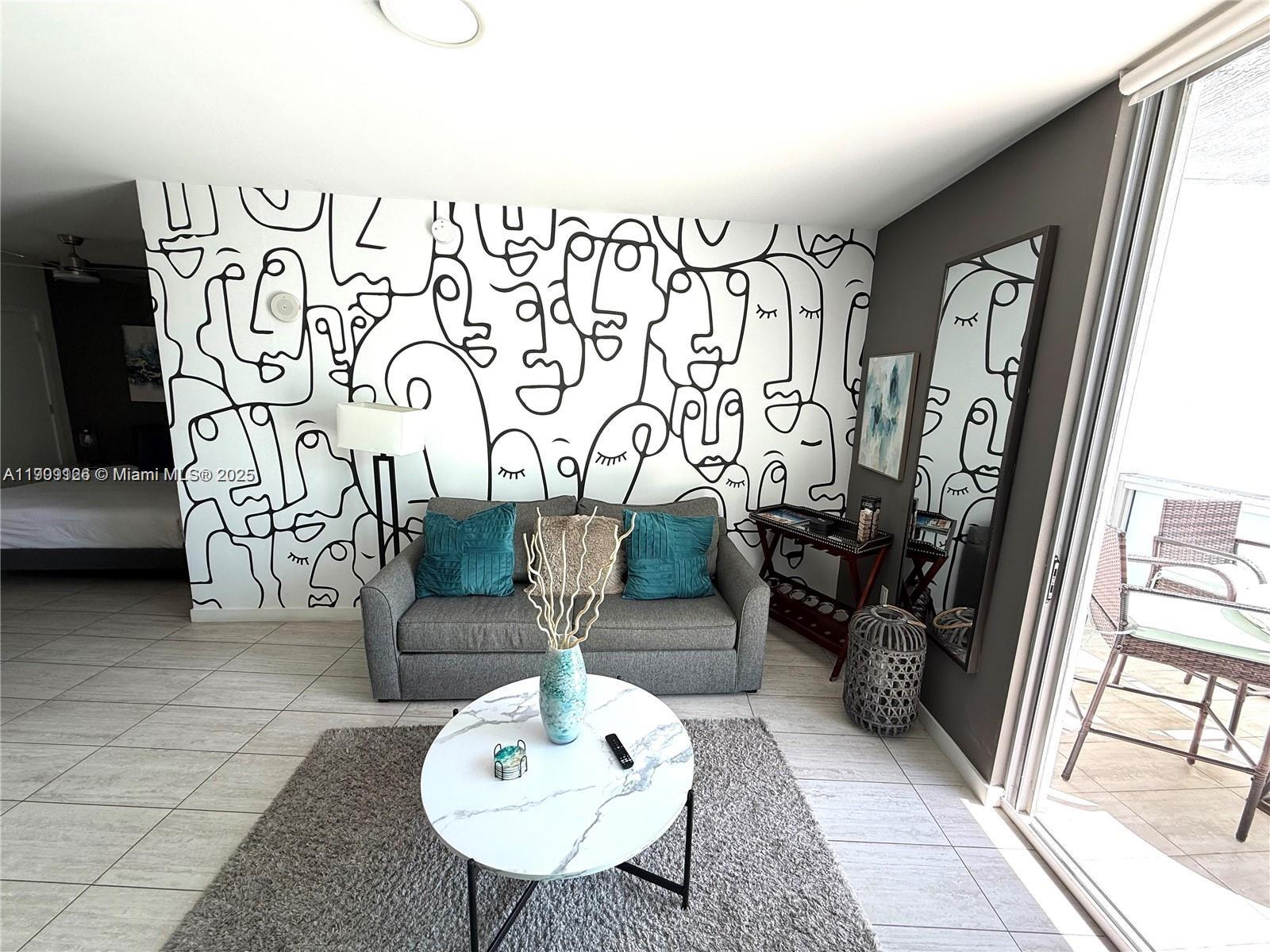 QUADRO CONDO - Residential