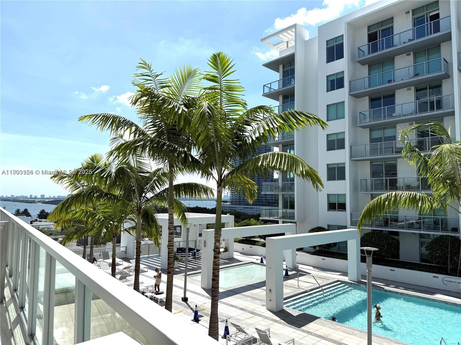 QUADRO CONDO - Residential