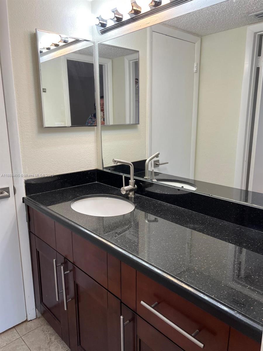 MANARANDA VILLAGE CONDO - Residential Lease