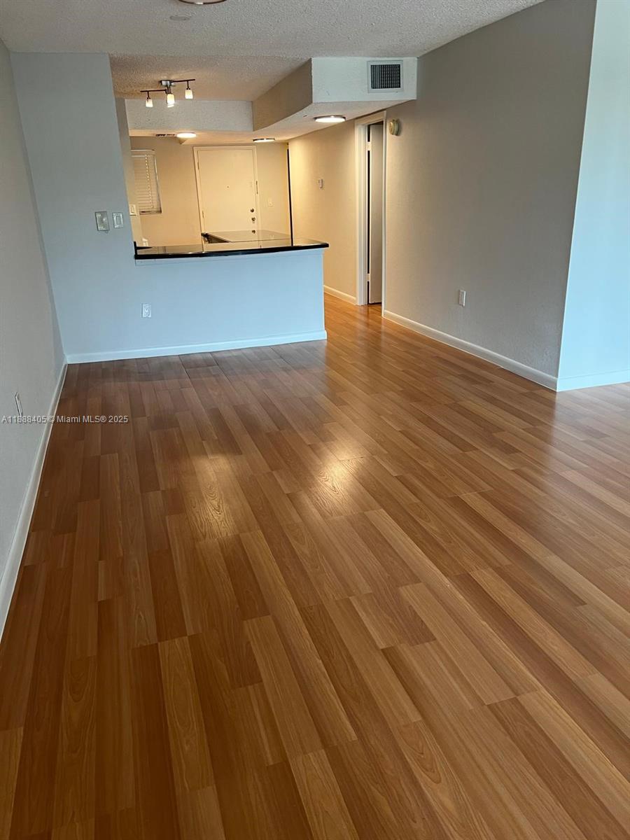 MANARANDA VILLAGE CONDO - Residential Lease