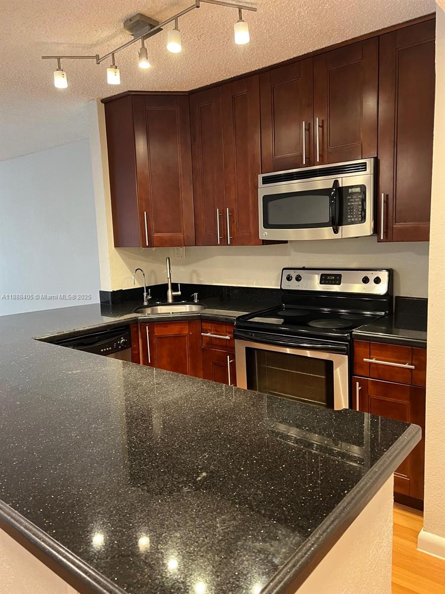 MANARANDA VILLAGE CONDO - Residential Lease