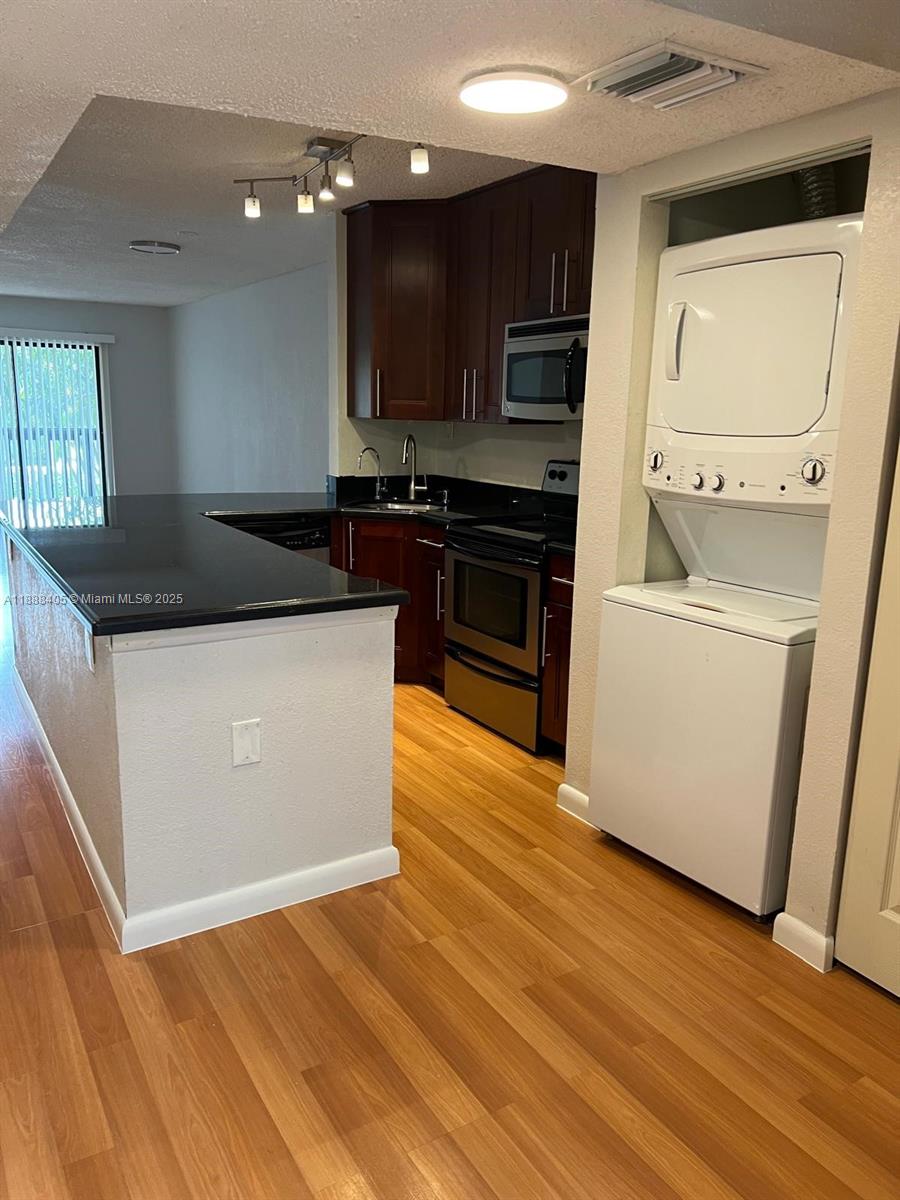 MANARANDA VILLAGE CONDO - Residential Lease