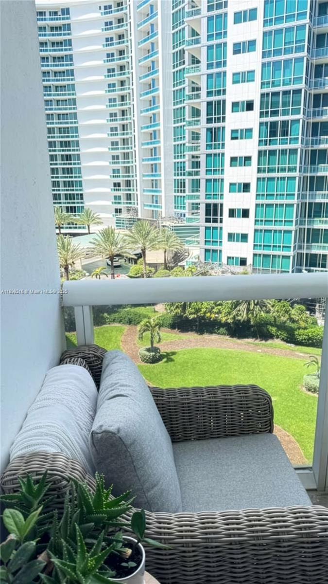 10275 Collins Ave 802
