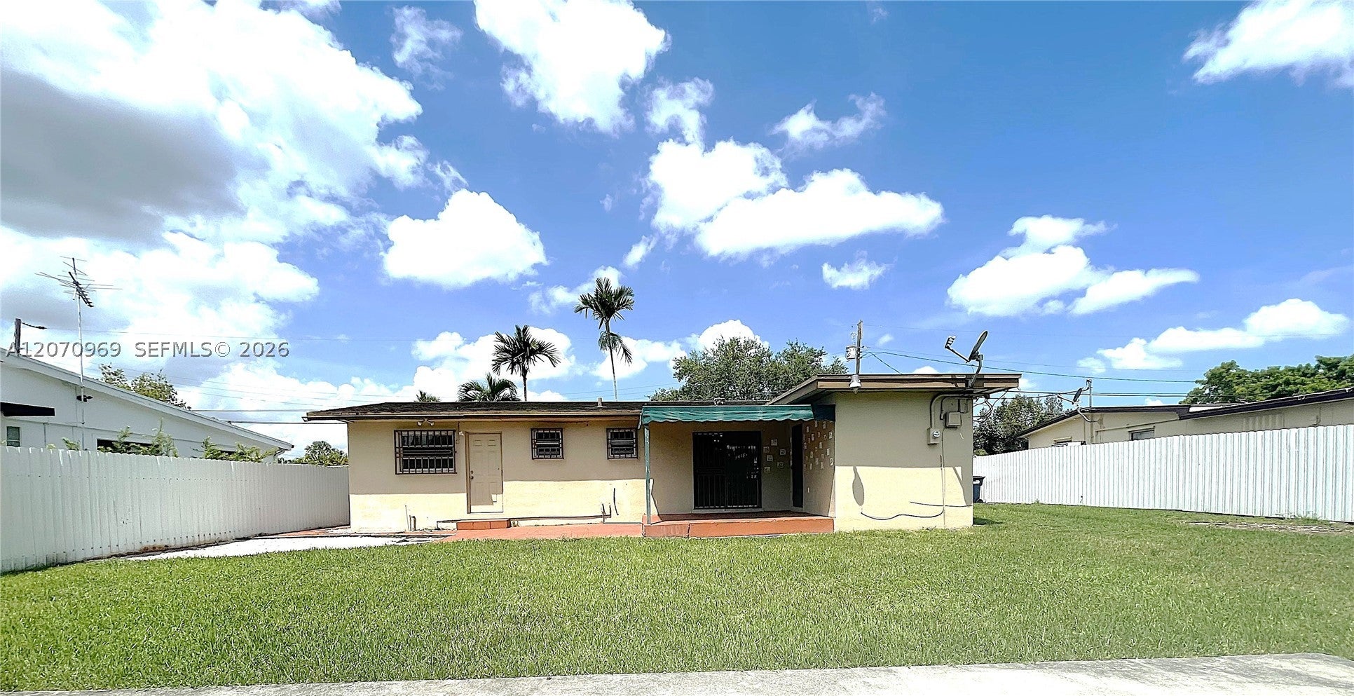 5715 SW 112th Ct