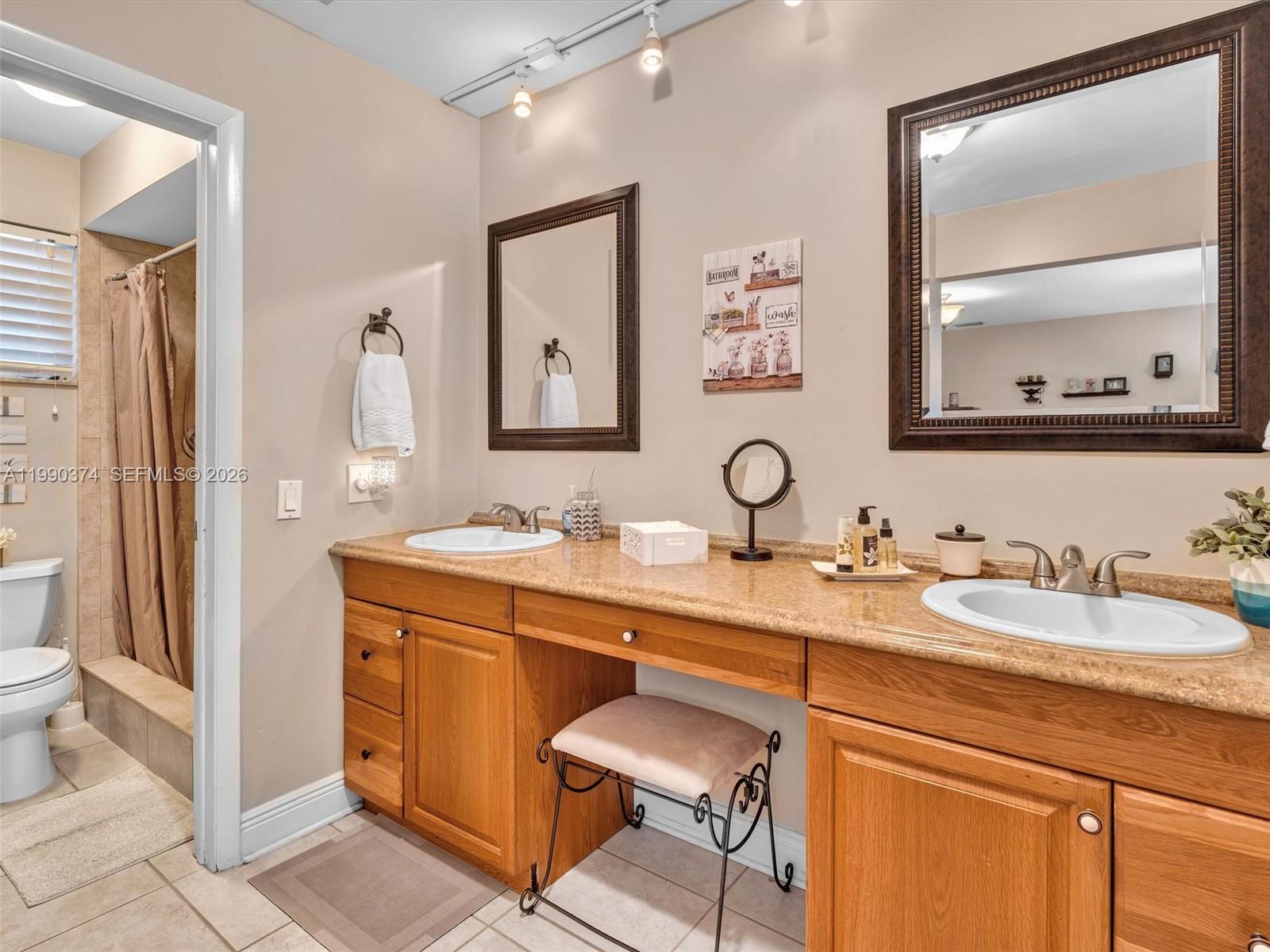 OAKS HILLS - Residential