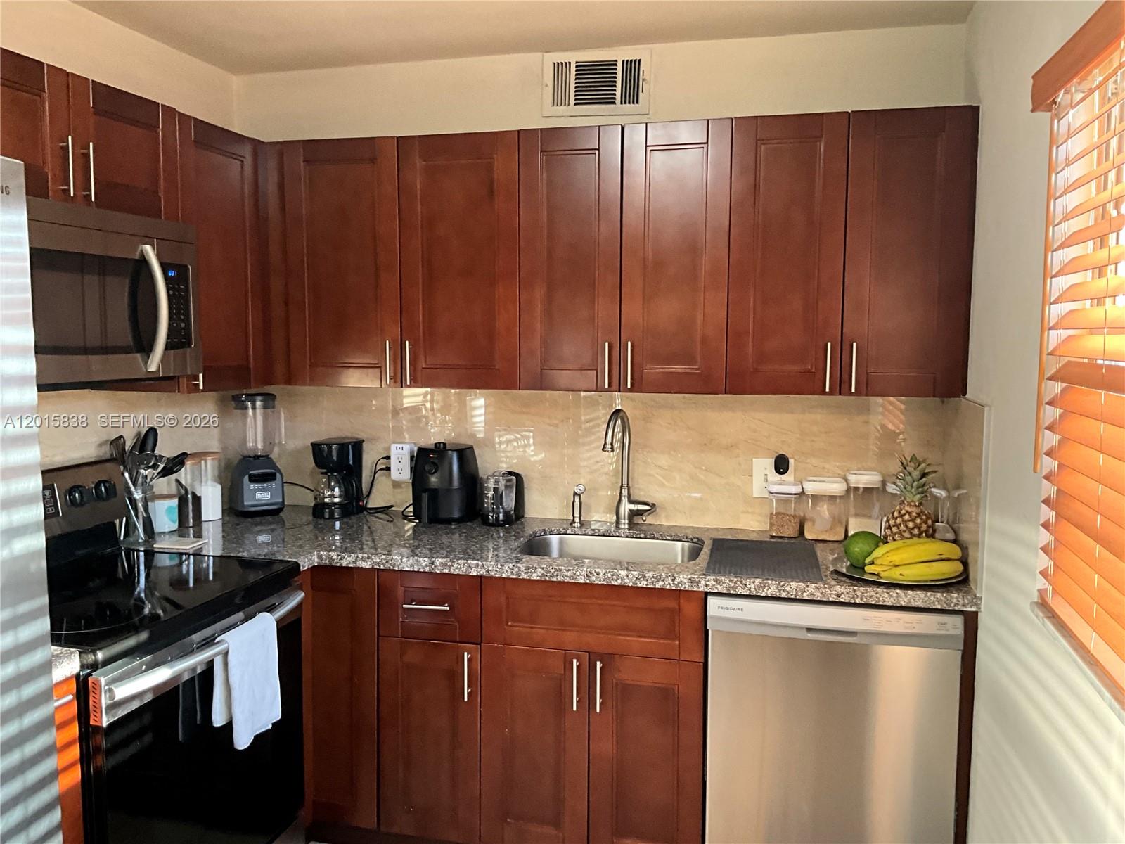 NEW HAMPTON AT CENTURY VI - Residential Lease