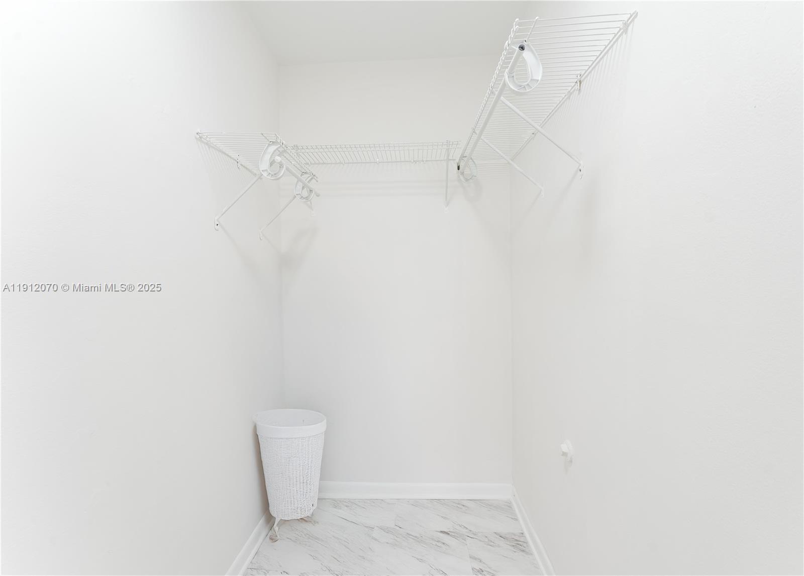 MIAMI GATEWAY - Residential Lease