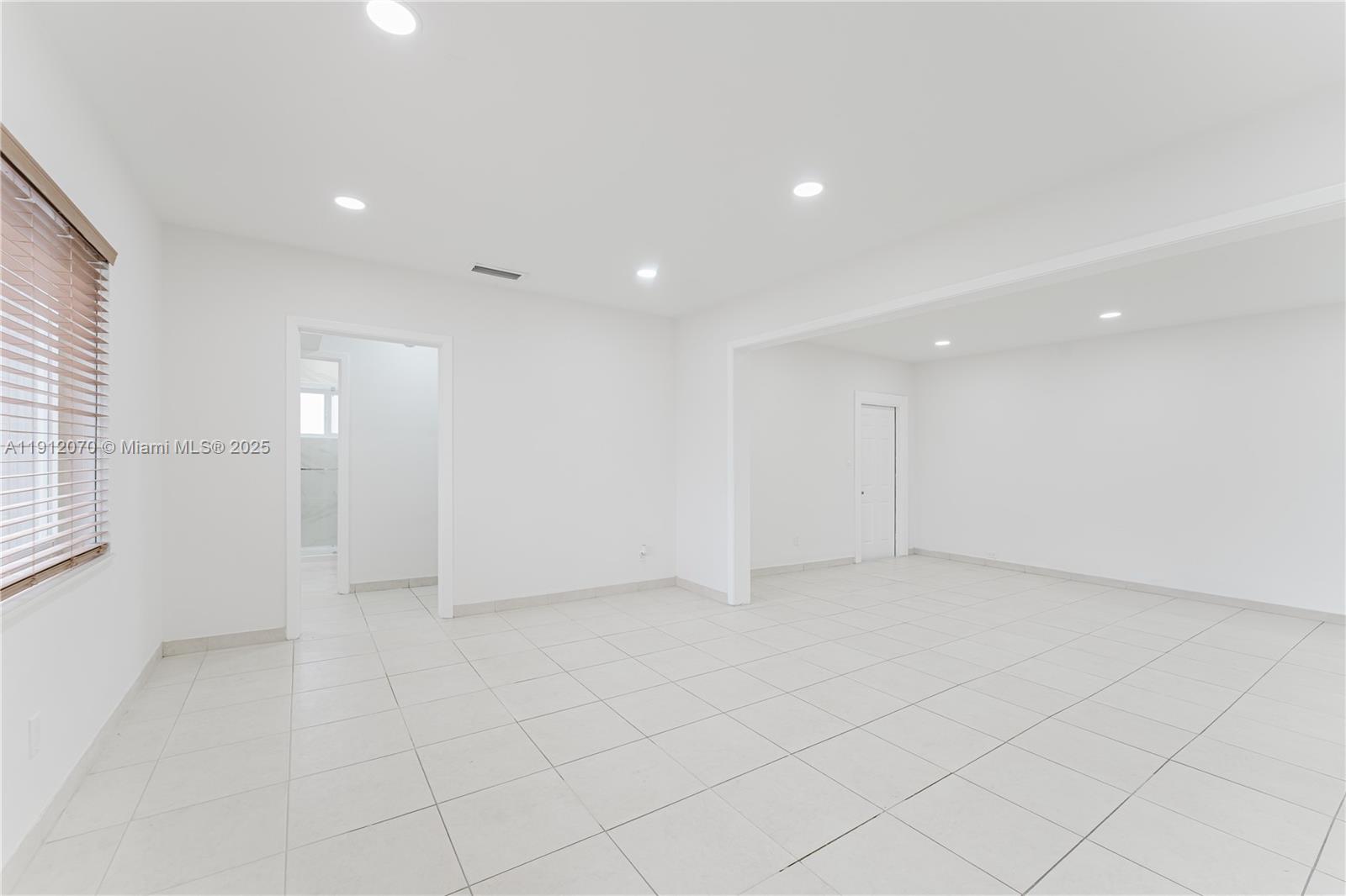 MIAMI GATEWAY - Residential Lease