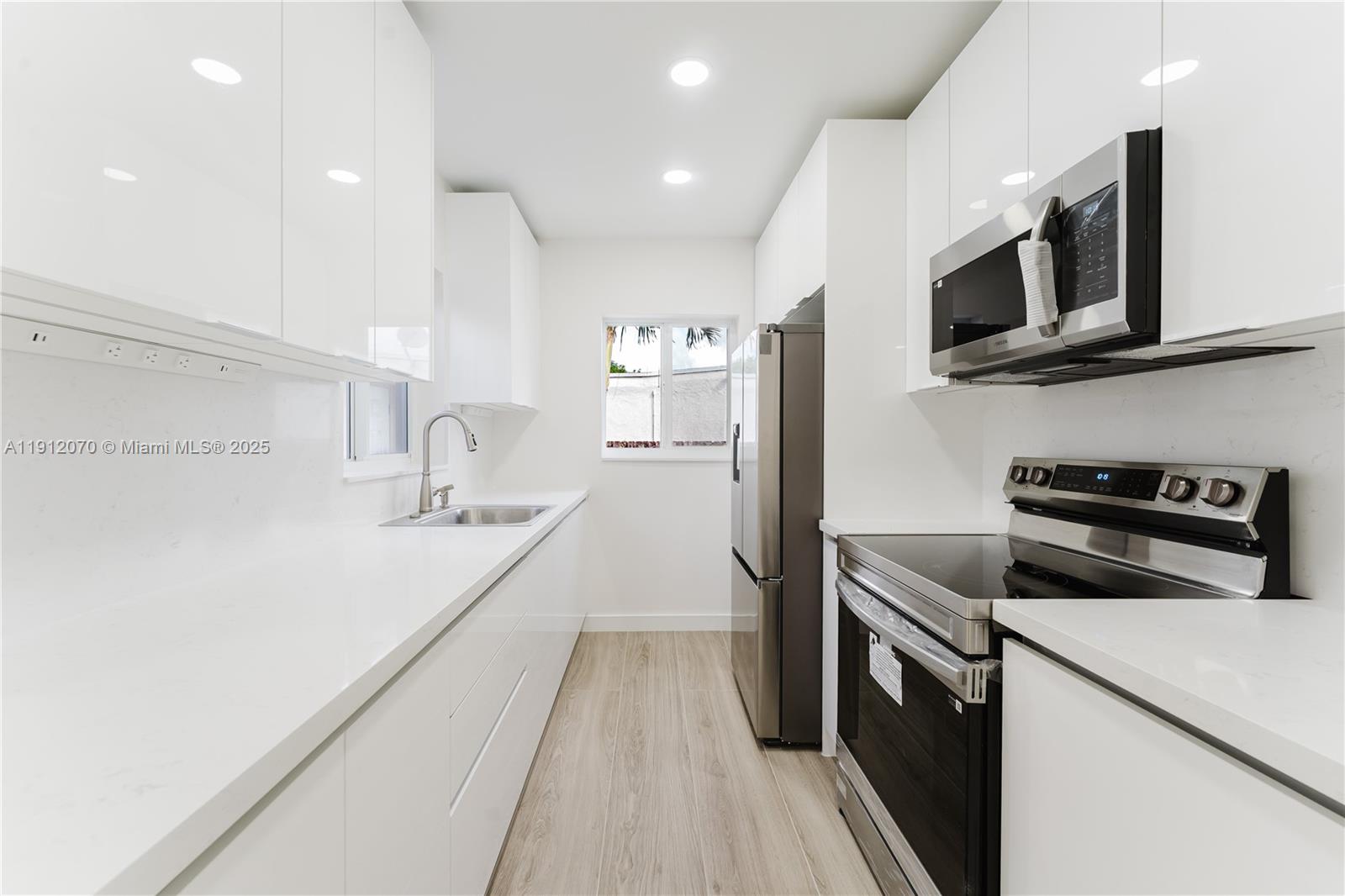 MIAMI GATEWAY - Residential Lease