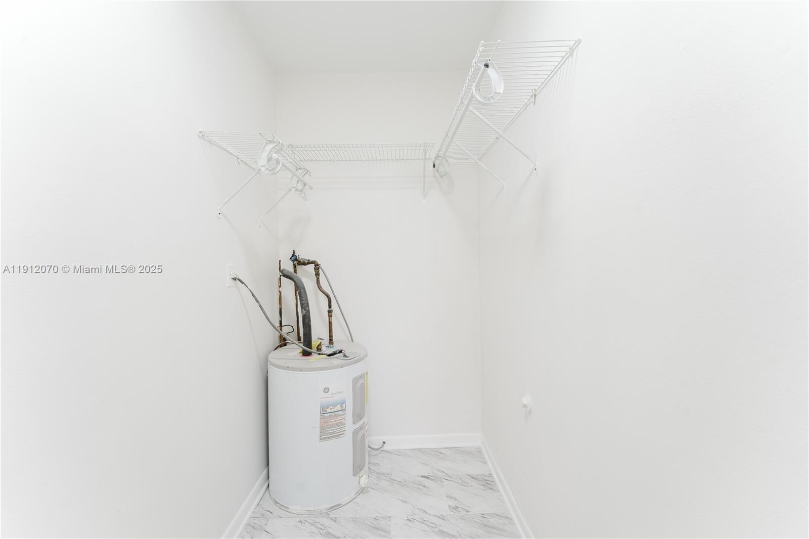 MIAMI GATEWAY - Residential Lease