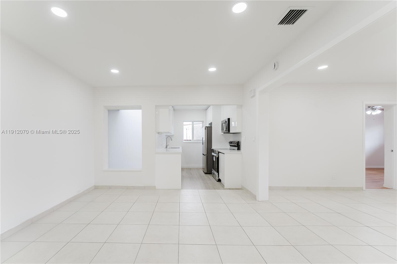 MIAMI GATEWAY - Residential Lease