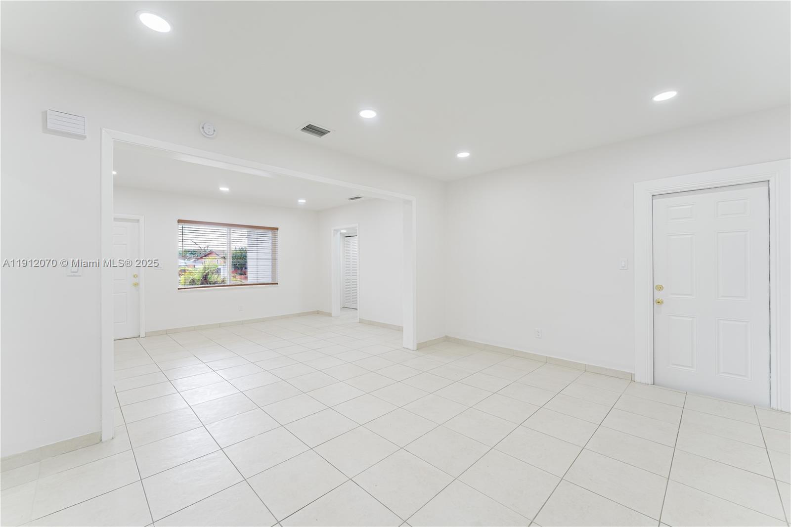 MIAMI GATEWAY - Residential Lease