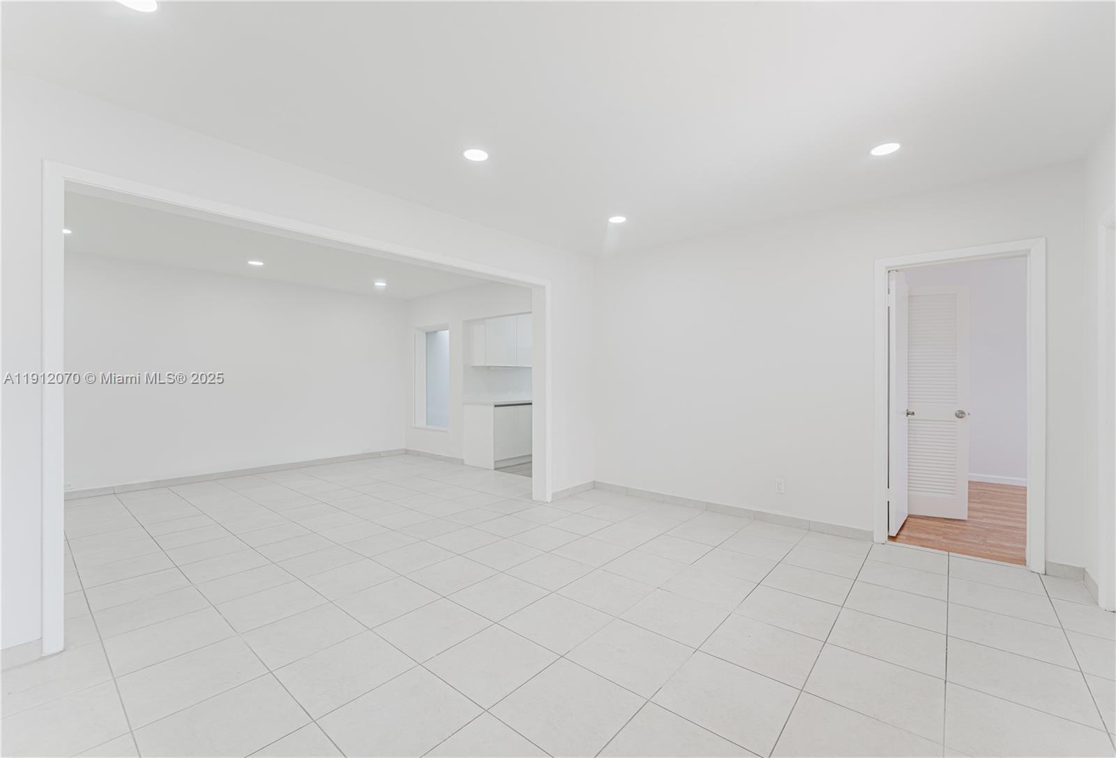 MIAMI GATEWAY - Residential Lease