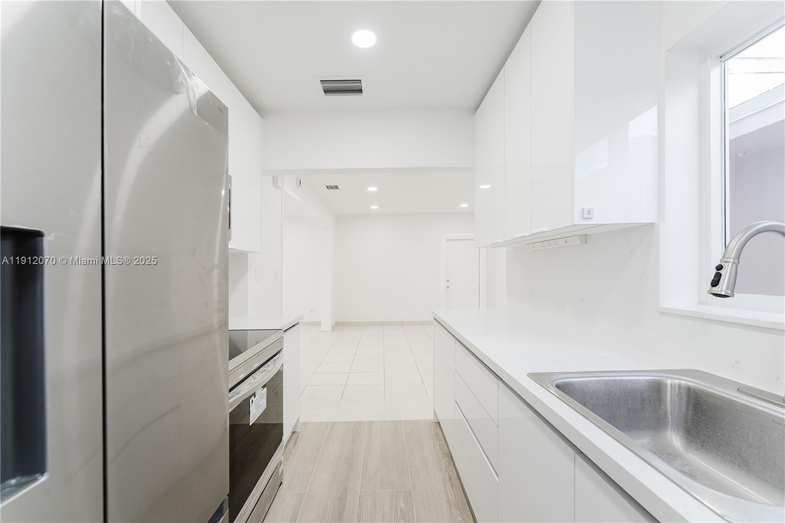 MIAMI GATEWAY - Residential Lease