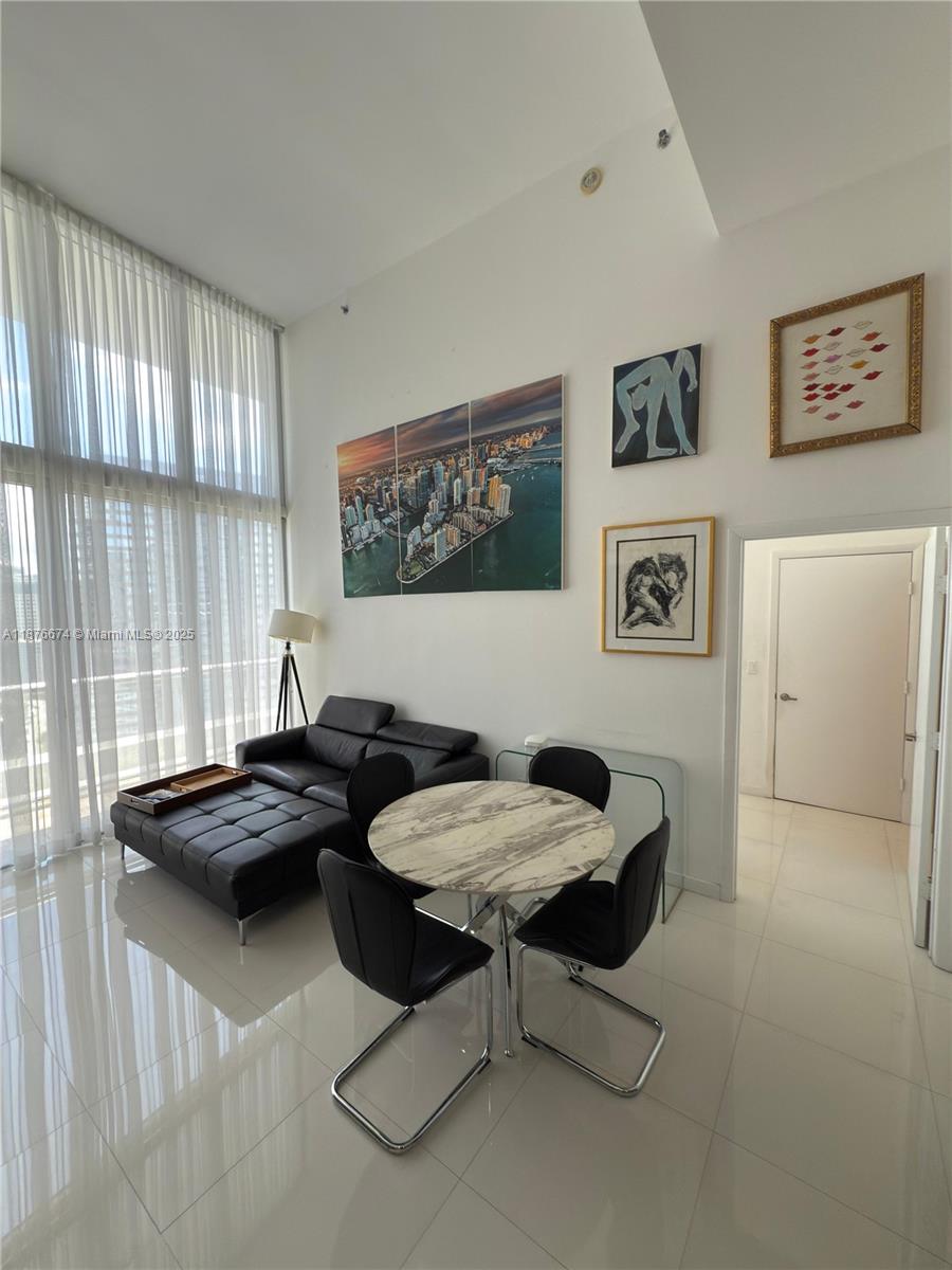 Beautiful 2 bed 2 bath unit with high ceilings at Icon Brickell 1. Enjoy views of the the skyline and Biscayne bay from this corner unit.