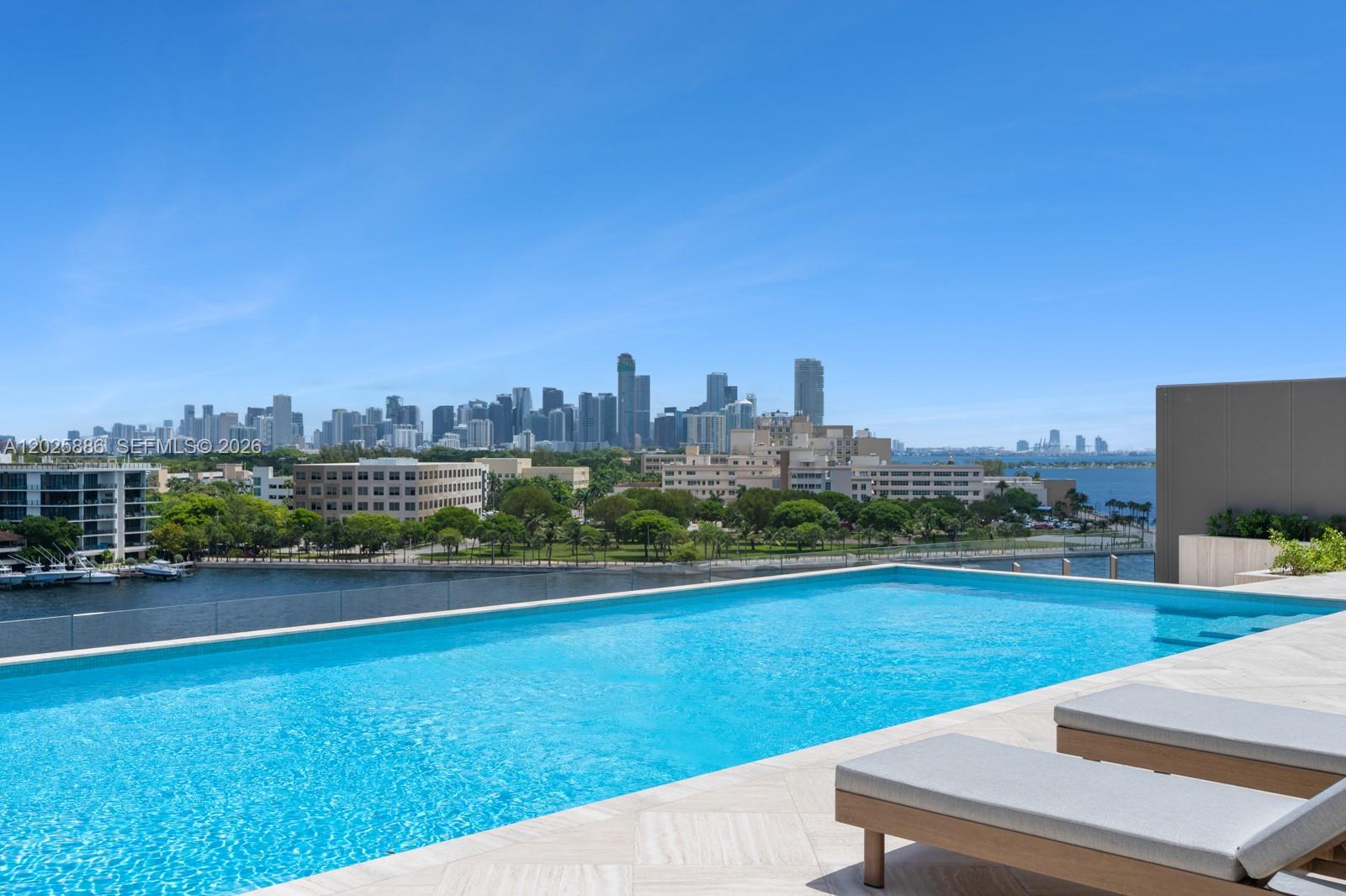 5 Grove Isle PH-L05