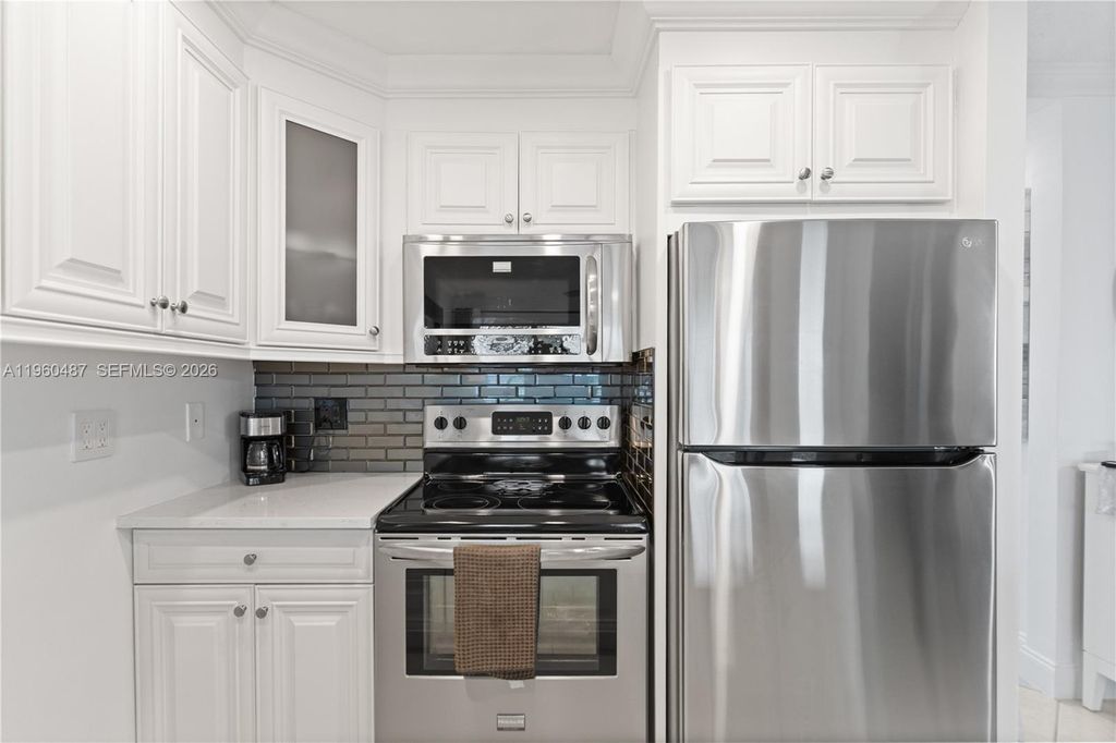 Photo of 815 SW 11th Ave #18G, Hallandale Beach, FL 33009 (MLS # A11960487)