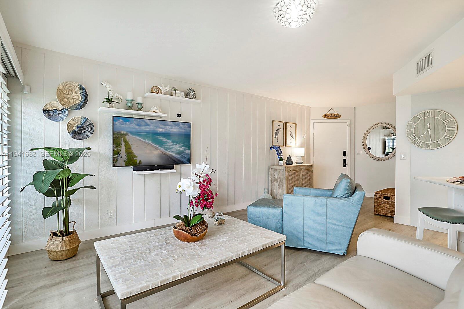 1605 S Us Highway 1 V6-102