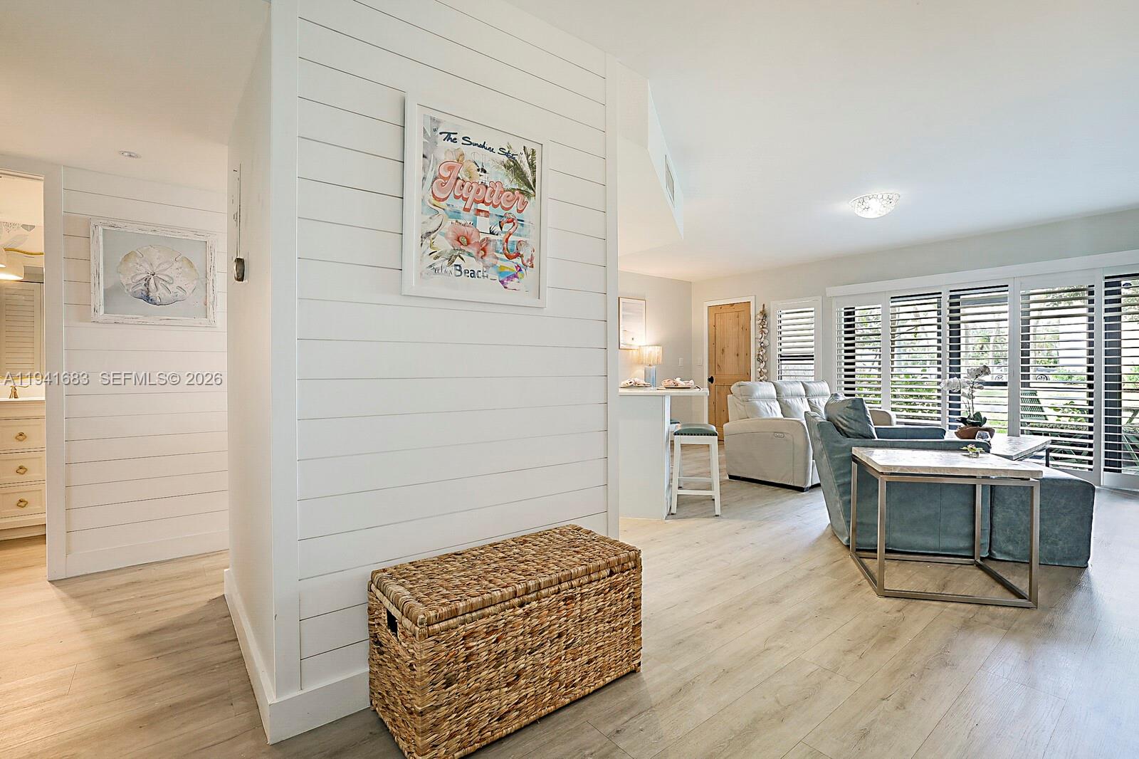 1605 S Us Highway 1 V6-102