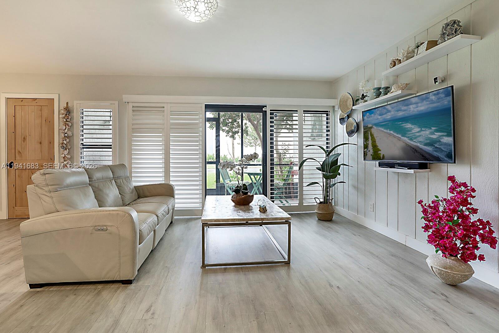 1605 S Us Highway 1 V6-102