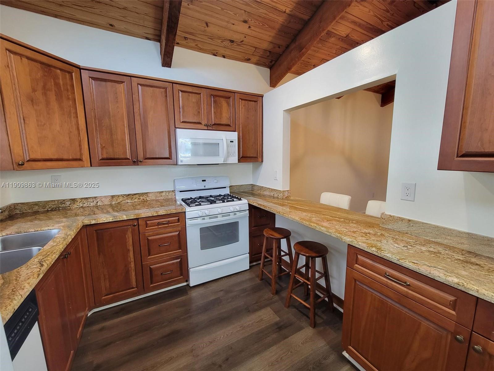 KILLIAN PINES TOWNHOUSES - Residential