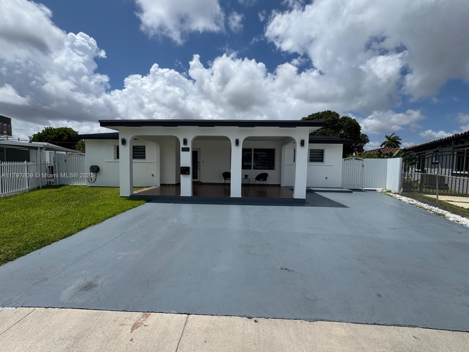 4160 W 5th Ct, Hialeah, Miami-Dade County, Florida - 5 Bedrooms  
3 Bathrooms - 