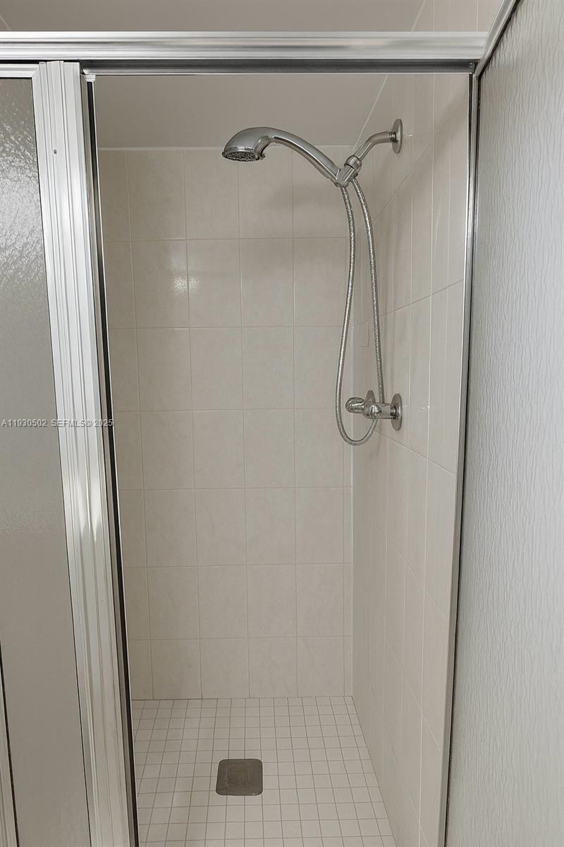 4705 NW 7th St 106-7