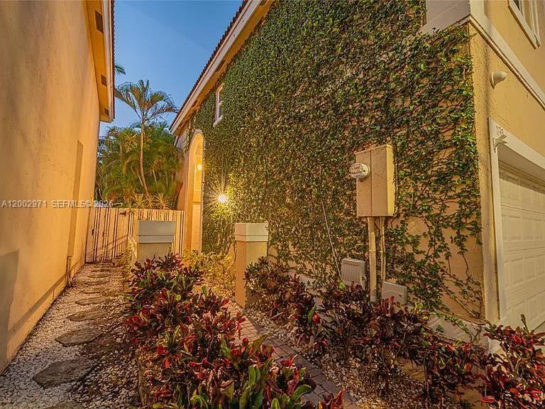 WEST LAKE VILLAGE PLAT - Residential Lease