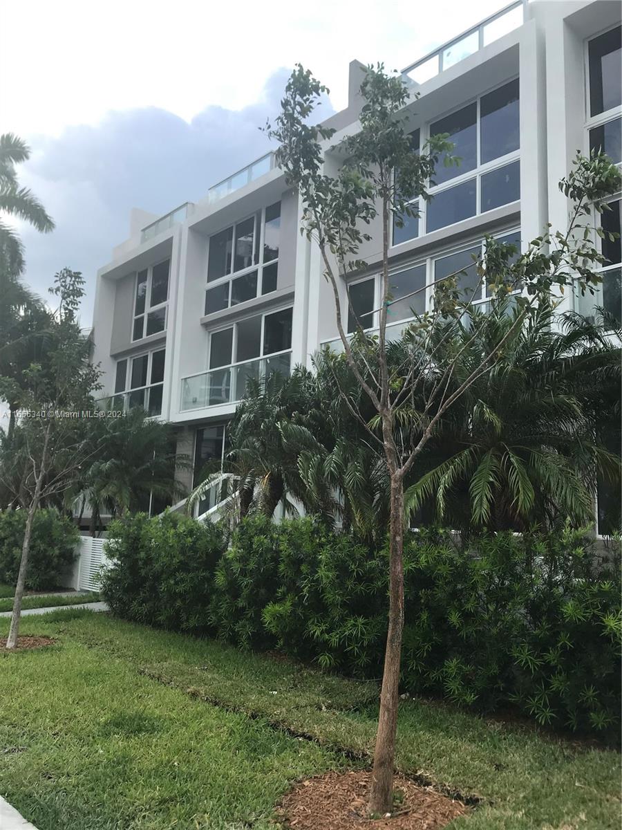 Rental Property at 1000 99th St 11, Bay Harbor Islands, Miami-Dade County, Florida - Bedrooms: 4 
Bathrooms: 5  - $9,900 MO.