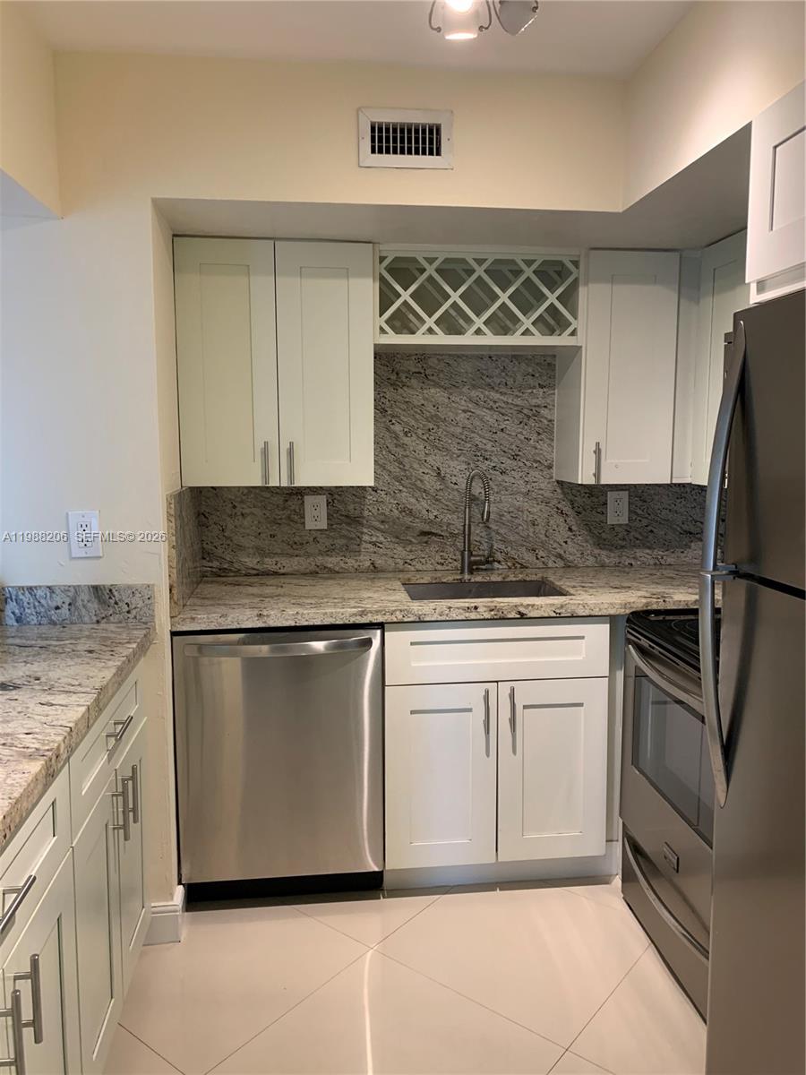 2715 Tigertail Ave 203